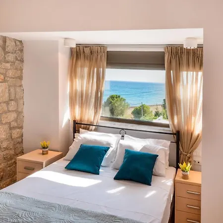 Vila Costamare - Enjoy Lazy Days On The Private Pool-jacuzzi *