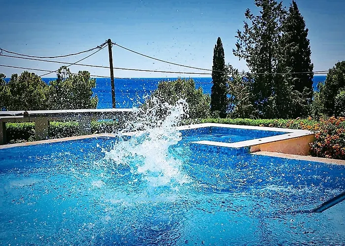 Costamare - Enjoy Lazy Days On The Private Pool-jacuzzi Pefki