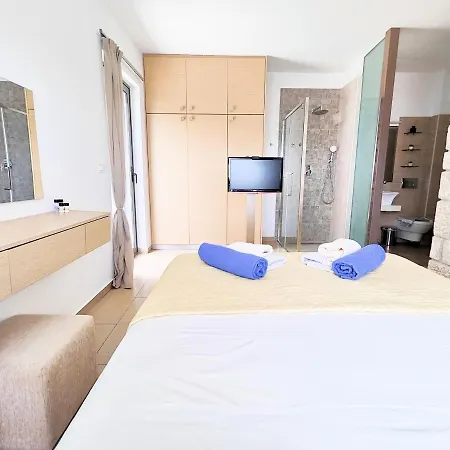 Villa Costamare - Enjoy Lazy Days On The Private Pool-Jacuzzi Villa *