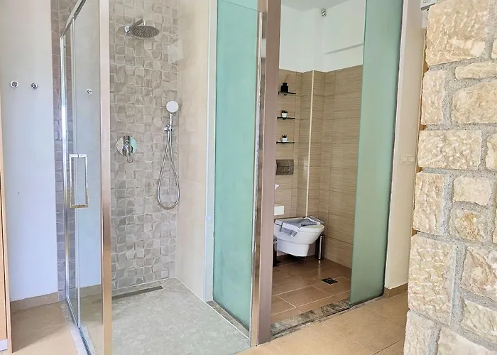 Costamare - Enjoy Lazy Days On The Private Pool-jacuzzi فيلة