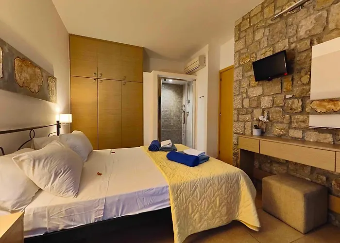Costamare - Enjoy Lazy Days On The Private Pool-jacuzzi فيلة
