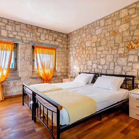 Costamare - Enjoy Lazy Days On The Private Pool-jacuzzi Villa