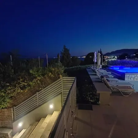 Costamare - Enjoy Lazy Days On The Private Pool-jacuzzi Villa *