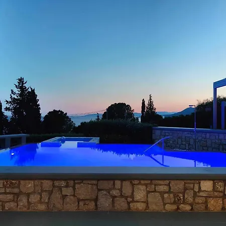 Costamare - Enjoy Lazy Days On The Private Pool-jacuzzi Willa *
