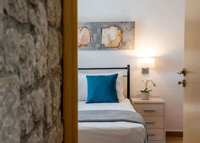 Costamare - Enjoy Lazy Days On The Private Pool-jacuzzi Villa *