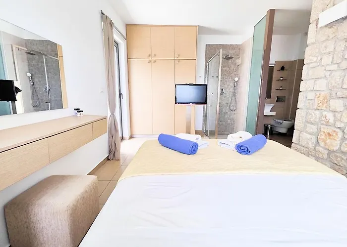 Costamare - Enjoy Lazy Days On The Private Pool-jacuzzi וילה *