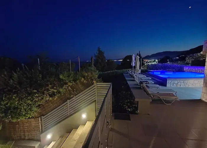 Costamare - Enjoy Lazy Days On The Private Pool-jacuzzi Villa *