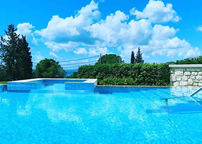 Villa Costamare - Enjoy Lazy Days On The Private Pool-jacuzzi *