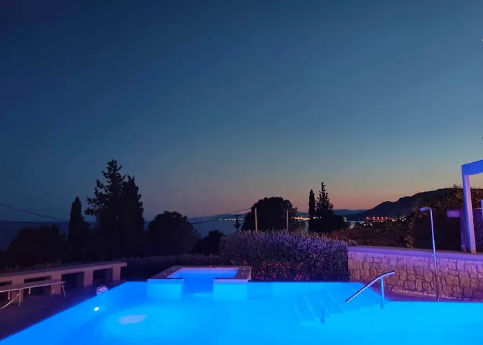 Costamare - Enjoy Lazy Days On The Private Pool-jacuzzi Villa Pefki