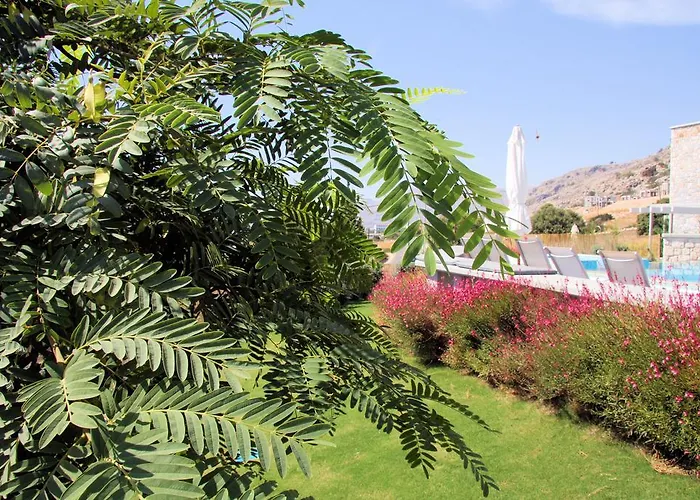 Costamare - Enjoy Lazy Days On The Private Pool-jacuzzi Villa *