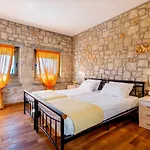 Costamare - Enjoy Lazy Days On The Private Pool-jacuzzi Vila