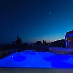 Costamare - Enjoy Lazy Days On The Private Pool-jacuzzi Vila Pefki