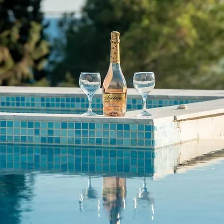 Villa Costamare - Enjoy Lazy Days On The Private Pool-Jacuzzi *