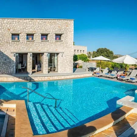 Villa Costamare - Enjoy Lazy Days On The Private Pool-Jacuzzi *